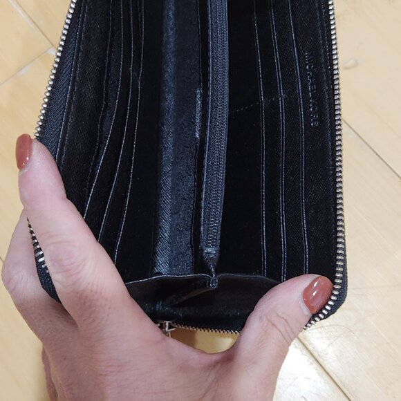 Michael kors wallet - Picture 2 of 2